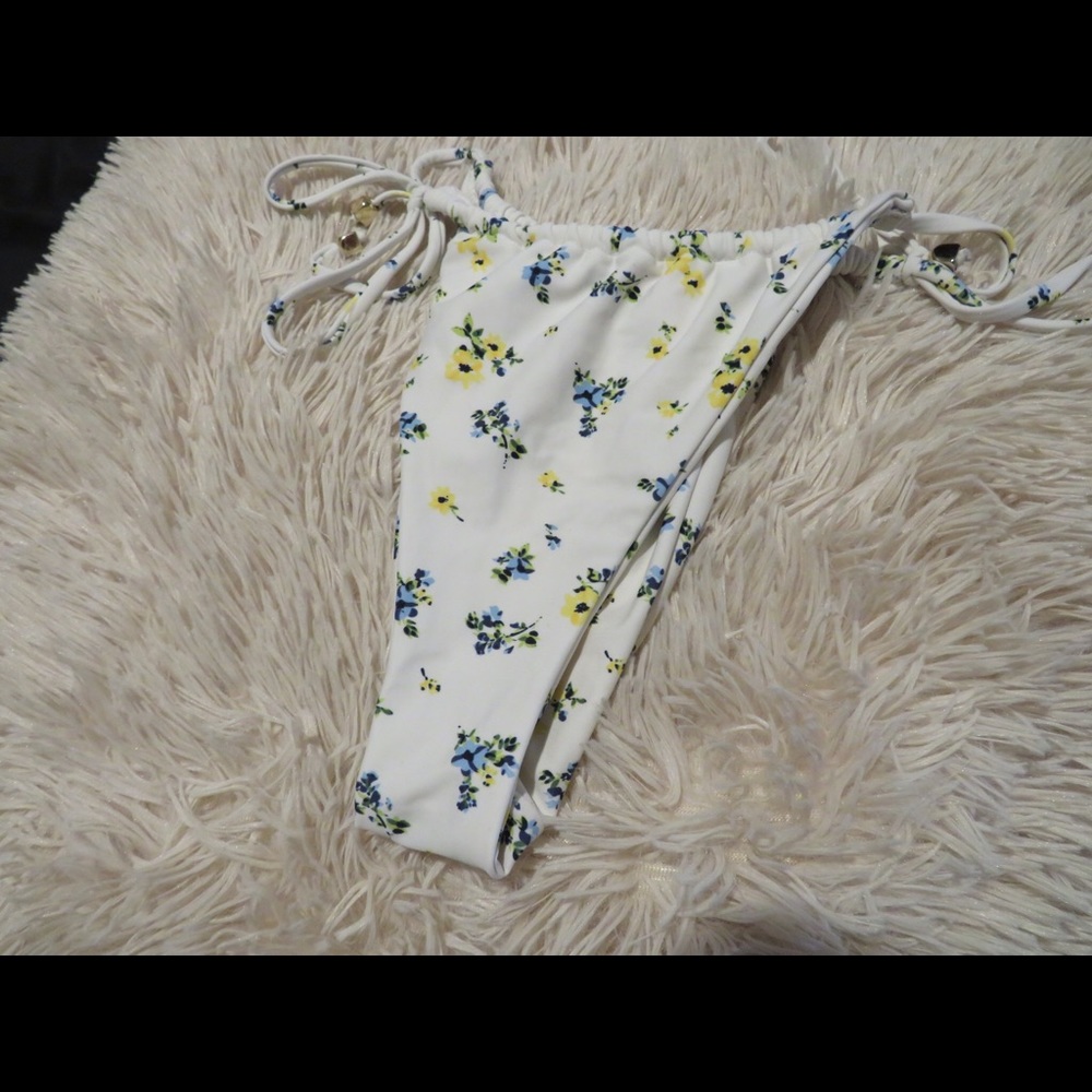 Blackbough Size S bottoms great condition!